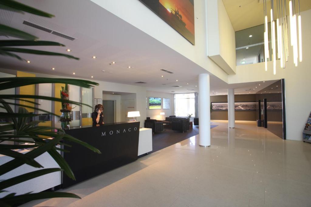 Monaco Caloundra Aparthotel Bagian luar foto
