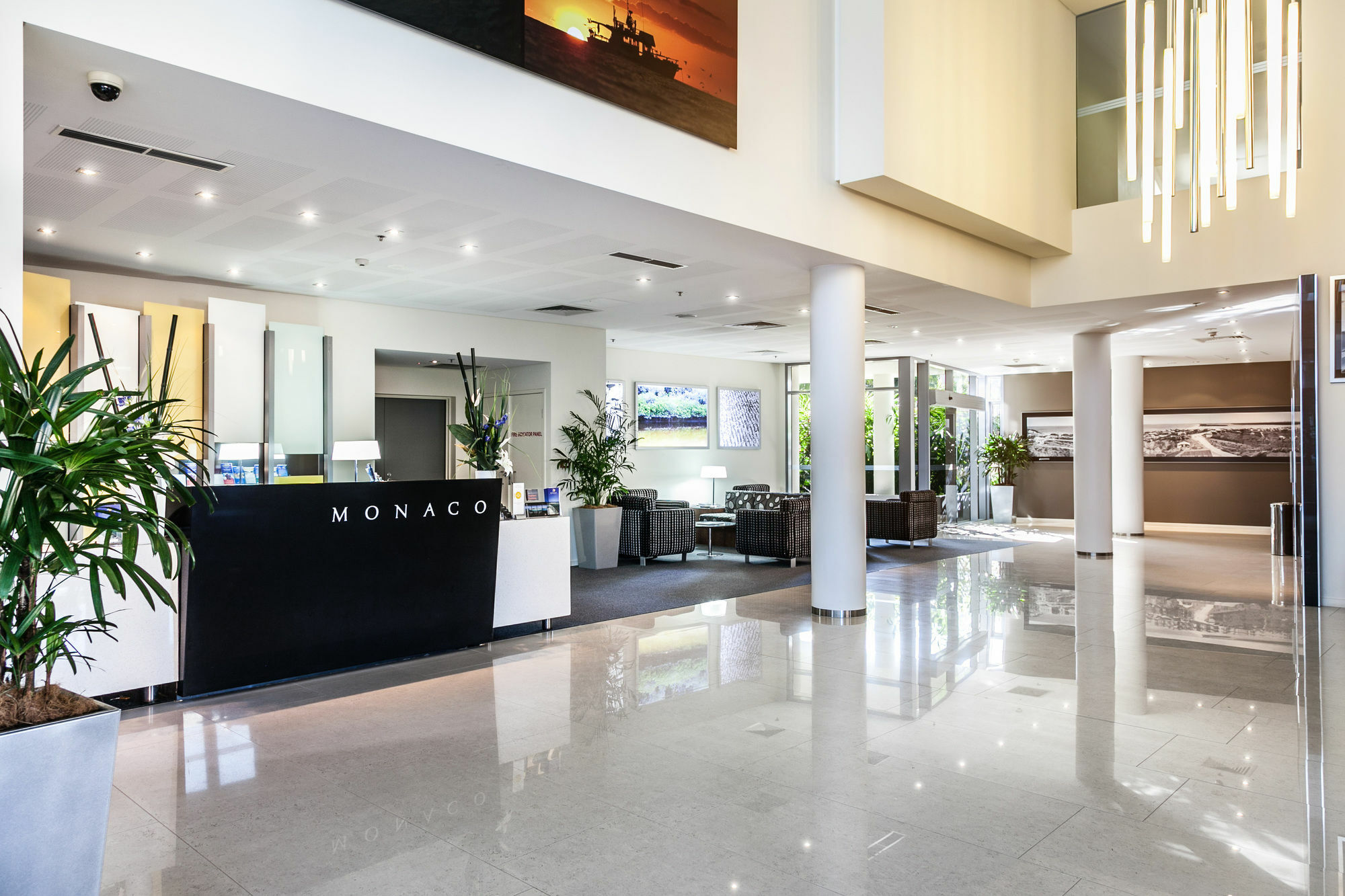 Monaco Caloundra Aparthotel Bagian luar foto